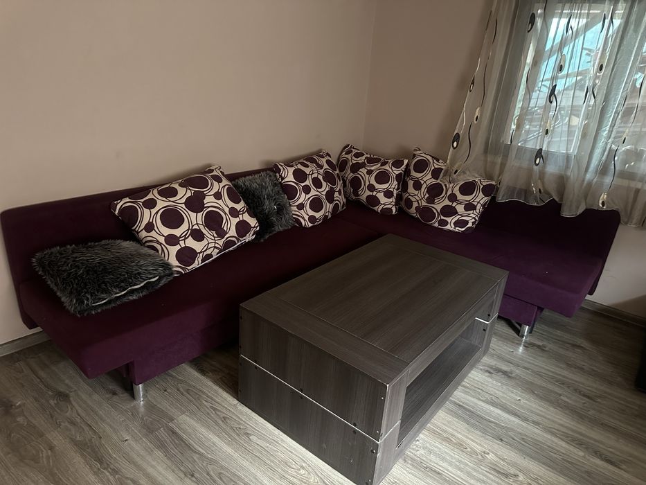 Диван и кожена маса