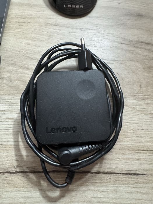 Lenovo V15-IWL i7 Gen 8 | 8GB RAM | SSD 256GB | Mouse Wireless + Cooler Hama + Încărcător+Geanta Laptop