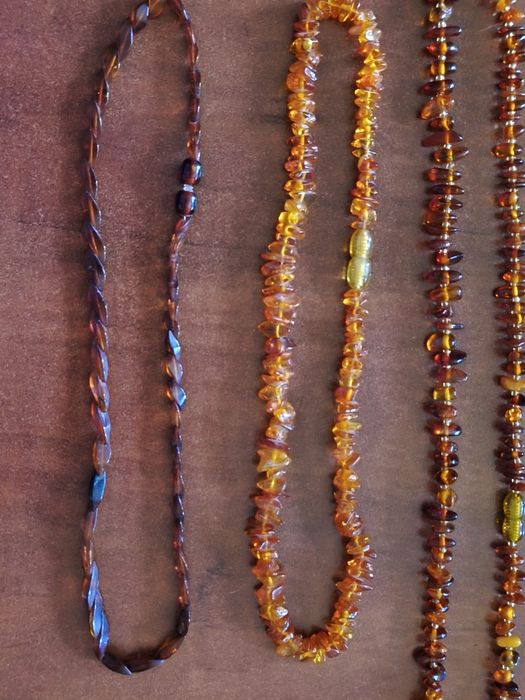 Бусы янтарные, разные