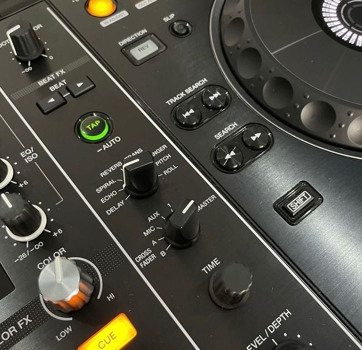 Pioneer XDJ RX2 DJ set