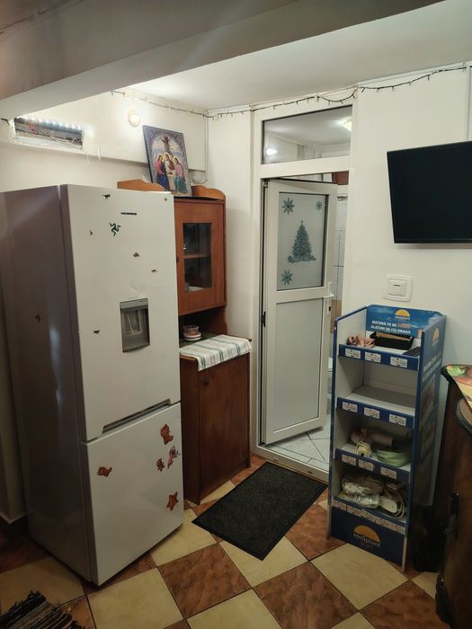 Piața Victoriei-Macdonalds Buzesti,gars.vila 300 de E cu util.incluse