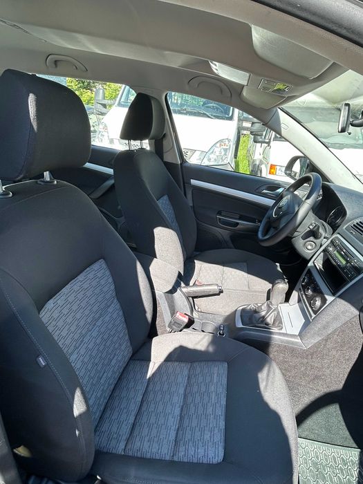 SKODA Octavia, 1.6 MPI, комби, черен металик