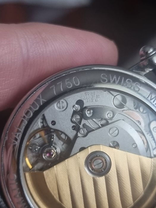 Продавам часовници работят перфектно състояние като нови