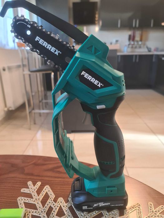 Mini drujba Ferex cu lant,baterie si incarcator Toate noi