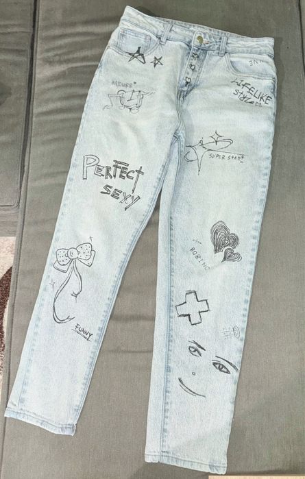 Светла сини дънки с рисунки
