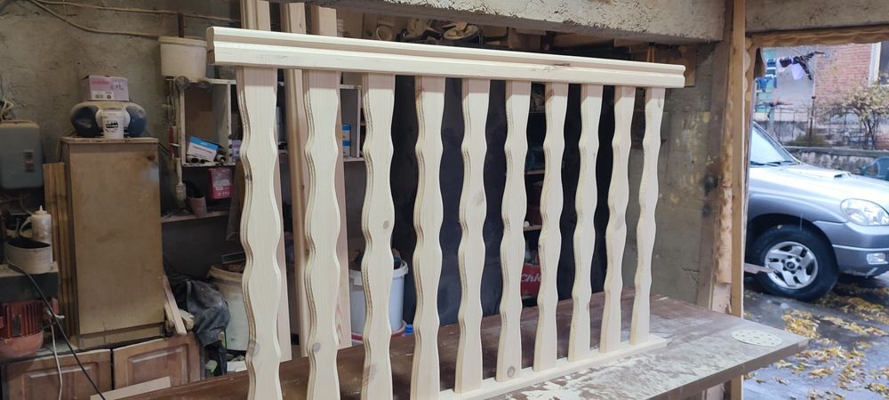 Дървен парапет от масив