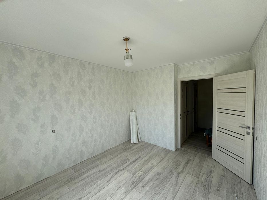 Поклека обои быстро ,качествено