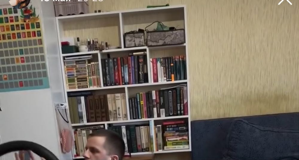 Полка для книг белая