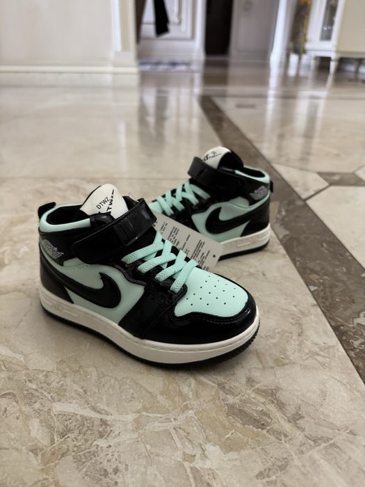 Кроссовки детские