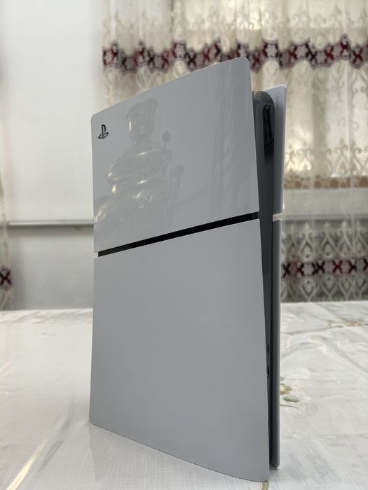 PS5 как новый купил для себя дома стоять.