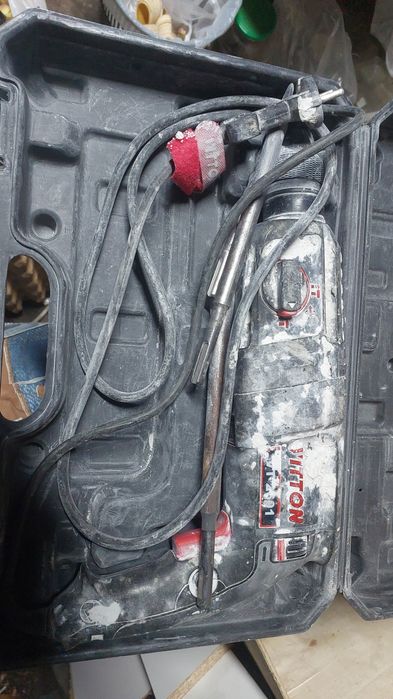 Перфоратор   чуть грязный