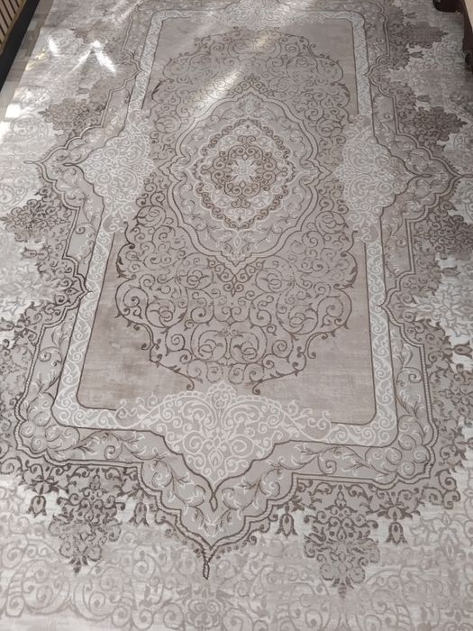 Продам ковёр в гостиную