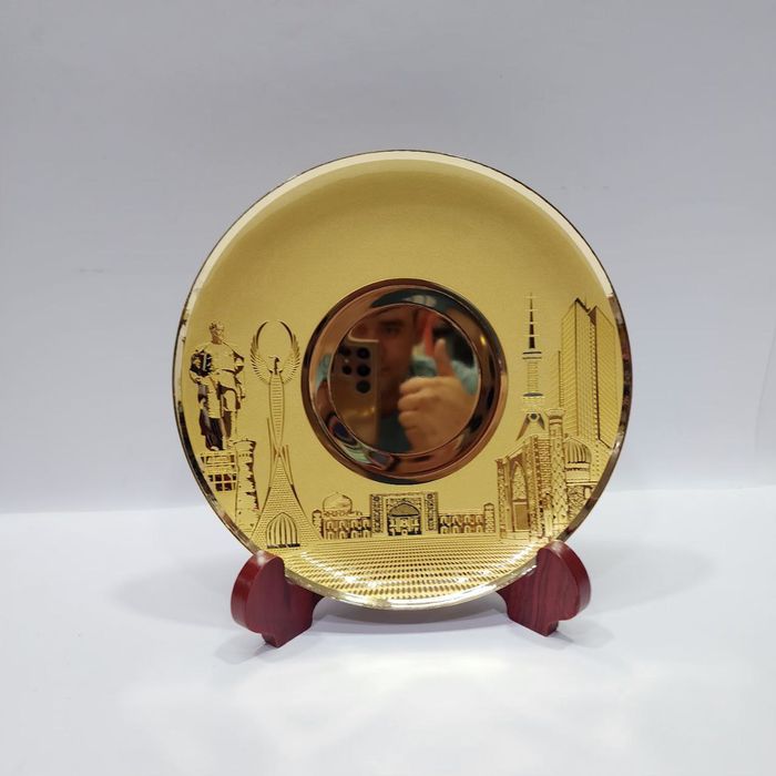 Наградная тарелка в деревянной подставке