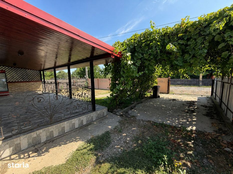 Casa 215mp, P+M, teren 2500mp, la strada, Dumesti