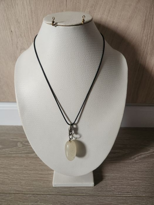 Кулон из натурального камня