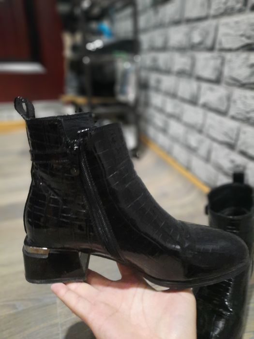 Oyoq kiyim Firminniy narsa karobkalari bn bor