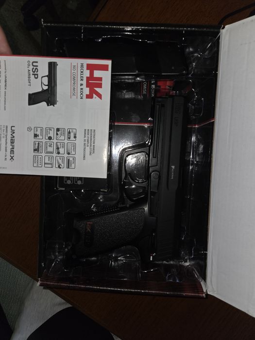 Pistol airsoft Umarex H&K USP CO2