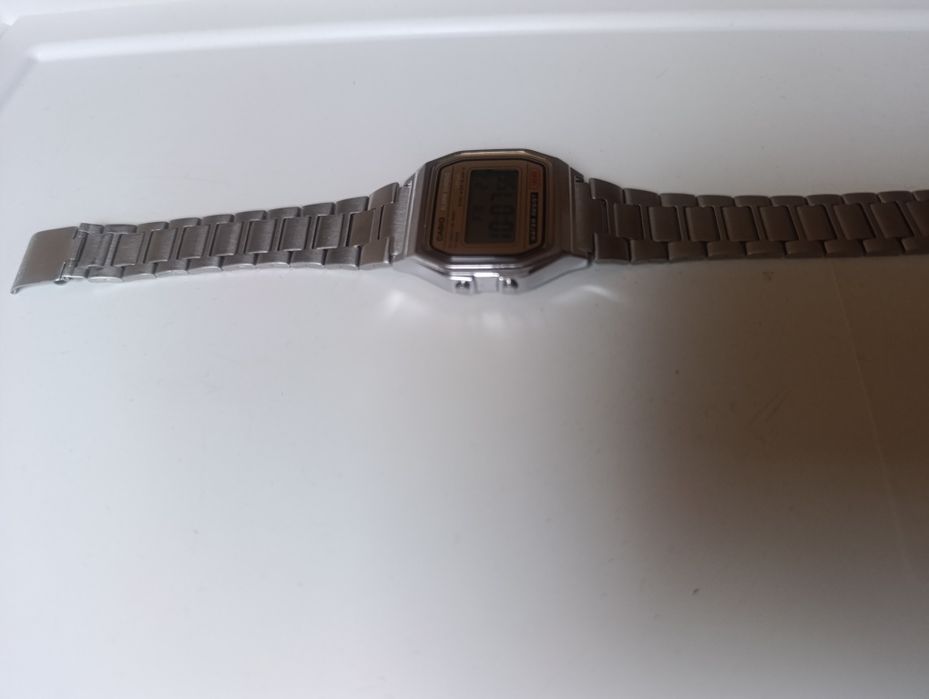 Електронен часовник Casio