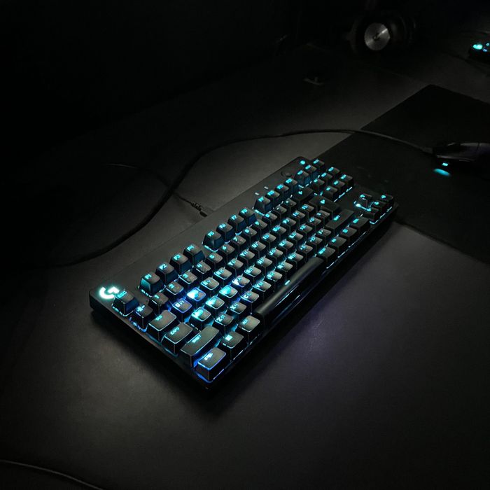 Продам клавиатуру Logitech G Pro X