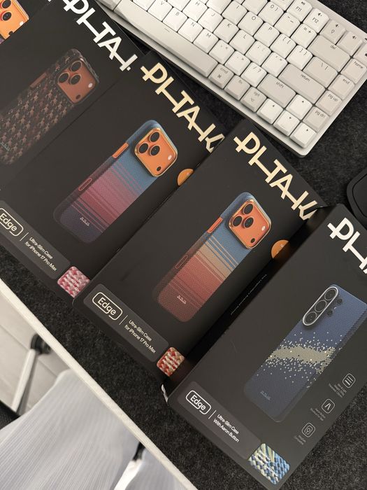Чехлы PitaKa для iPhone 17 Pro Max