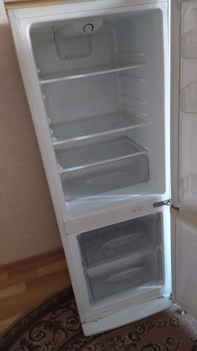Продам двухкамерный холодильник LG
