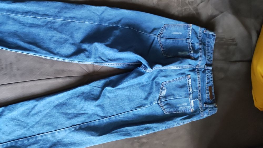 Дамски дънки и кожен панталон