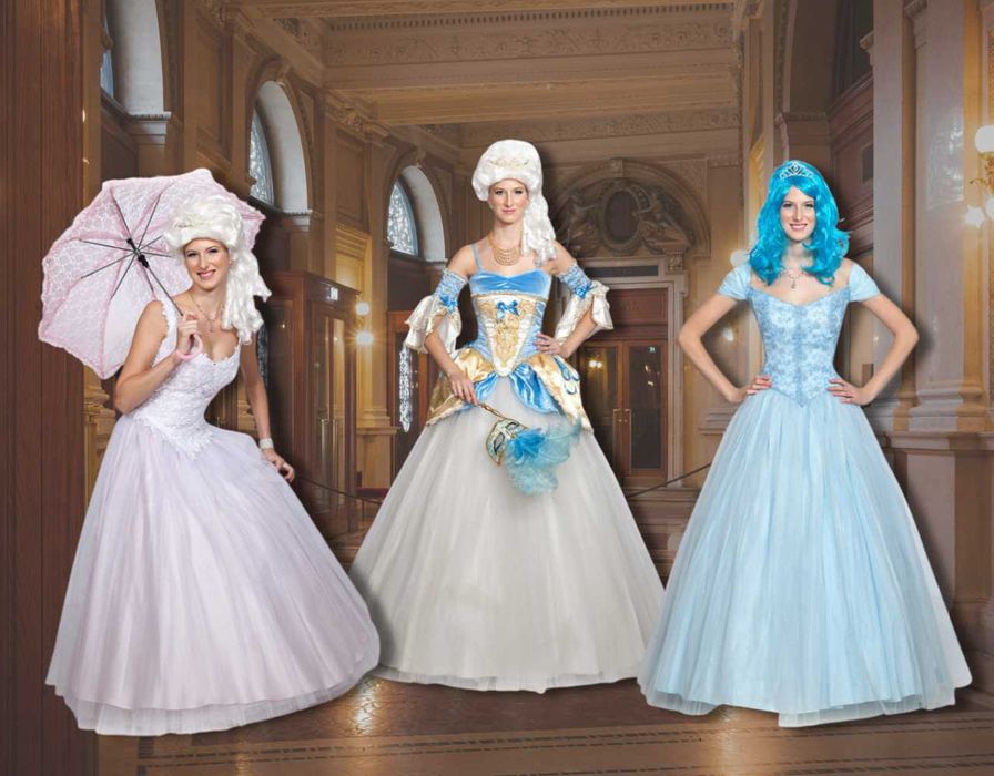 Карнавални костюми под наем за по-весело парти!