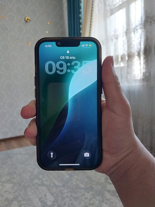 Продается айфон 13