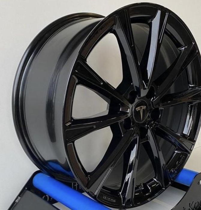 Тесла модел 3 джанти 19 цола DEZEND