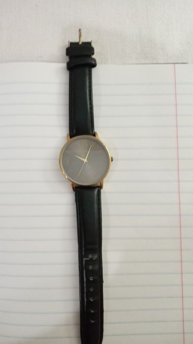 Часы наручные с мягким ремешком.