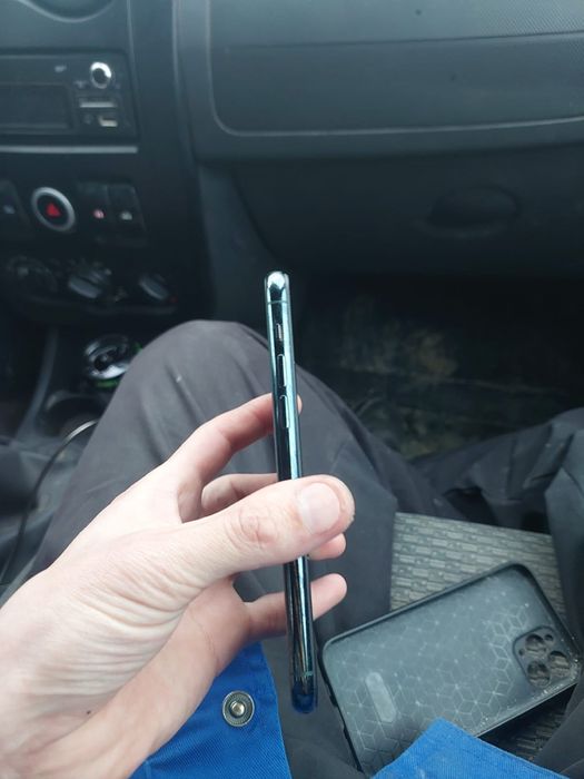 Iphone 11 pro на гарантти без док