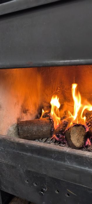 Șemineu brichete lemne