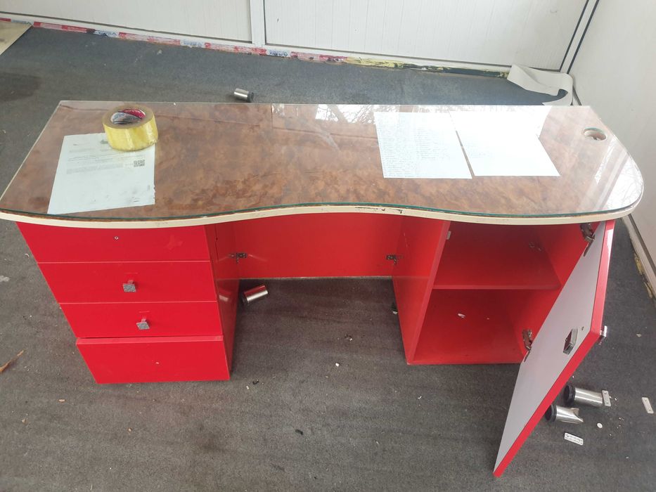 Продаётся маникюрный стол