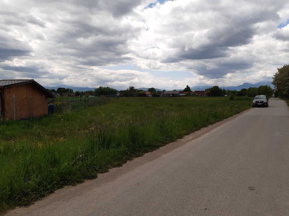 Vand teren intravilan construibil utilitati la strada asfaltata zona rezidentiala  Lunca Calnicului