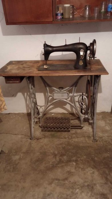 Masina de Cusut Singer antica din anu 1820 adusa din Rusia acum 30 ani