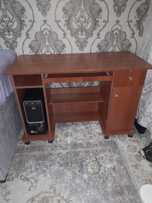 Компьютерный стол.