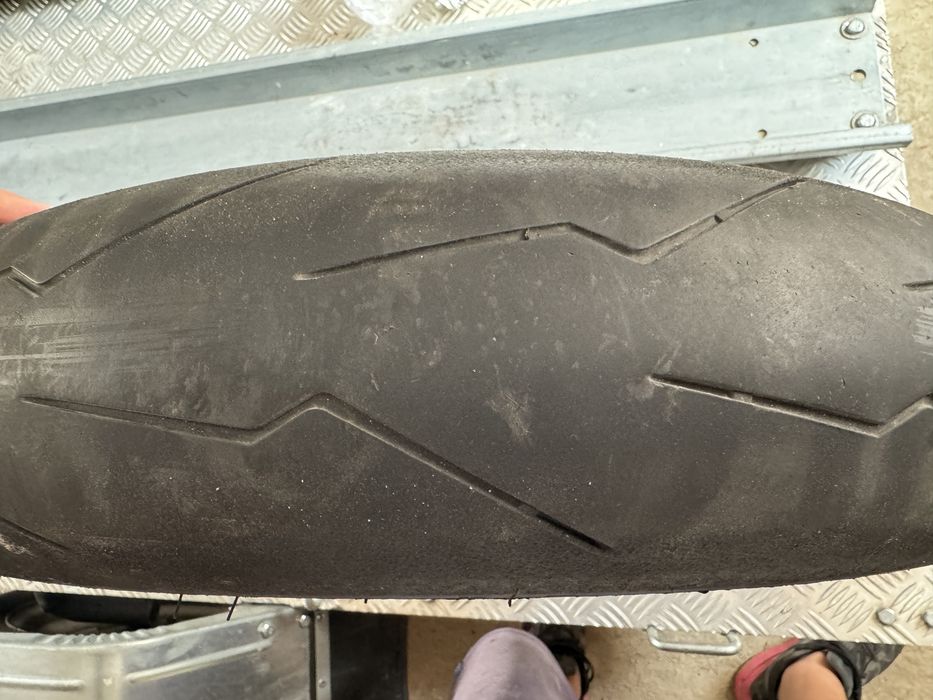 Предна гума Pirelli