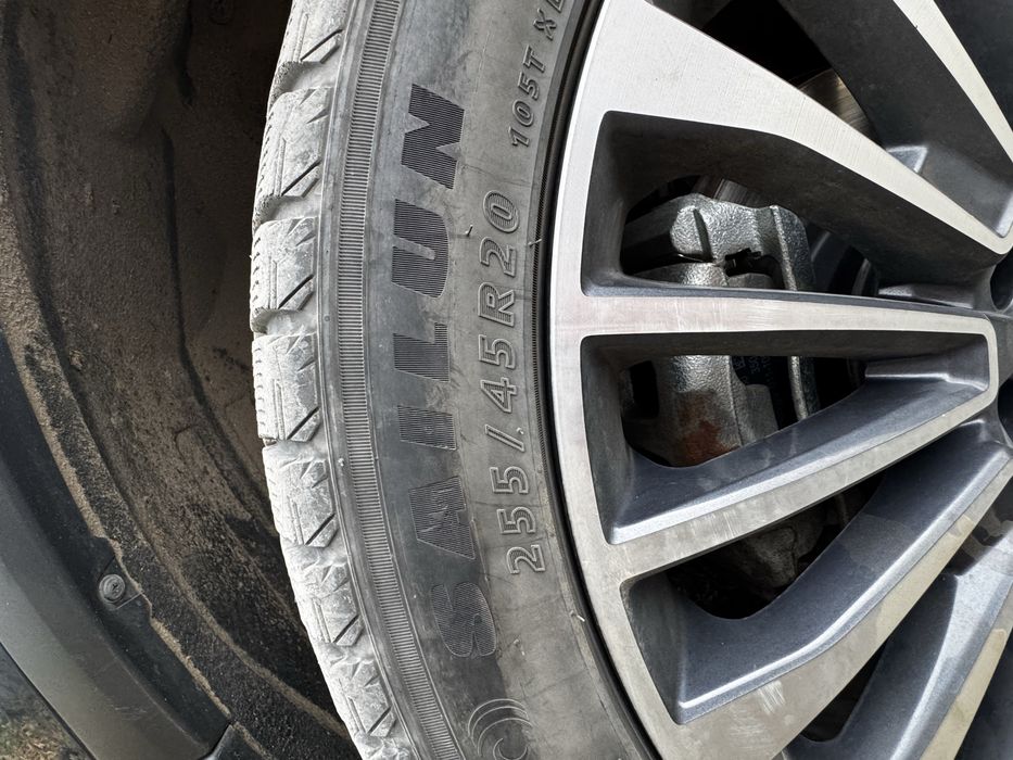 Продам шины 255/45 R20