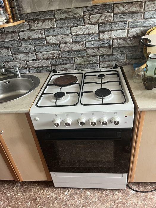 Продам газовую плиту