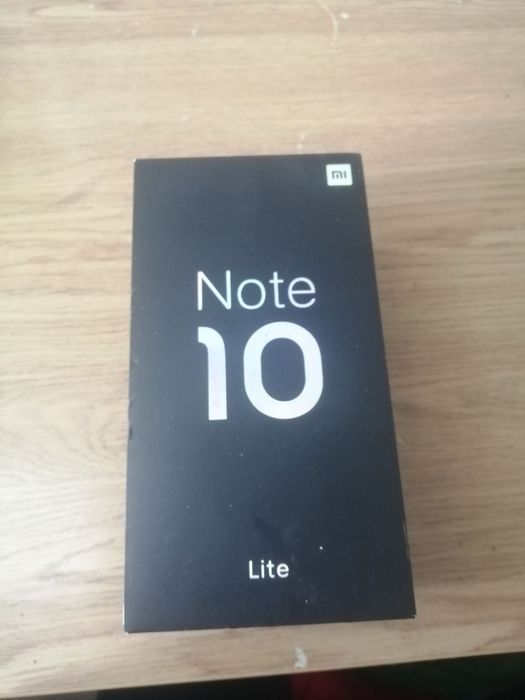 Xiomi 10 lite с удобным авальным экраном  ни как у всех телефонов