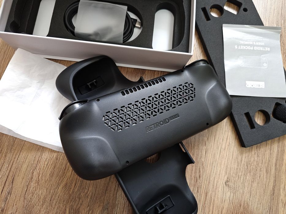 Retroid Pocket 5 универсальная консоль