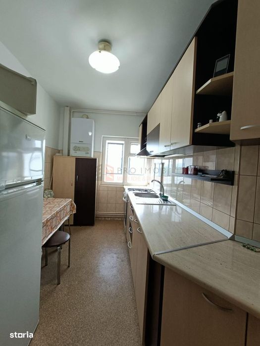 Apartament 3 camere decomandat zona Crang