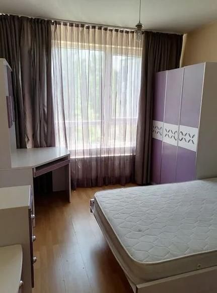 Тристаен апартамент под наем в ж.к. Бояна, 2123245