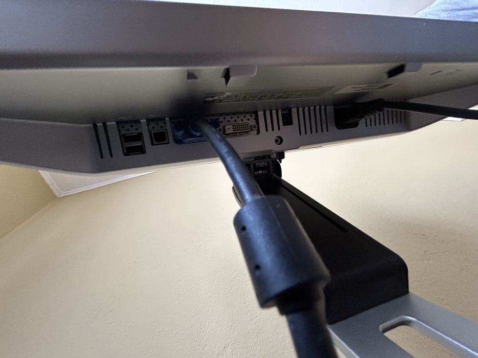 Monitor Dell Ultrasharp 2208WFP 22”