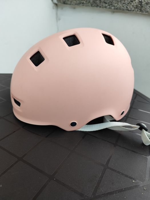 Чисто нова каска Oxelo-за ролери, скейтборд, тротинетка или колело