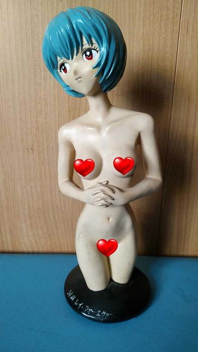 Статуэтки подарочные разные, есть аниме