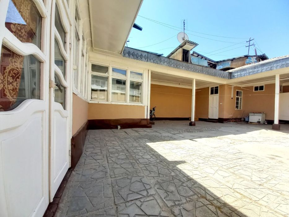 Marg'ilon shahar, Baynalminal mahalla, Nodira ko'chasida uy sotiladi.