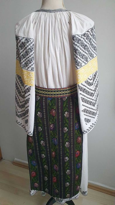 REDUCERE PRET 25%! Costum popular/ie/camasa cu poala, catrinte/fote/so