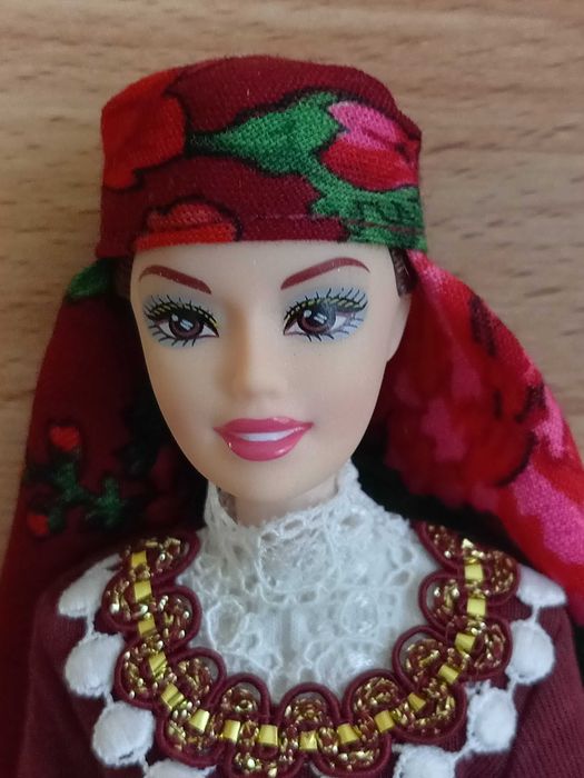 Сувенирна кукла Калина с Родопска народна носия.
