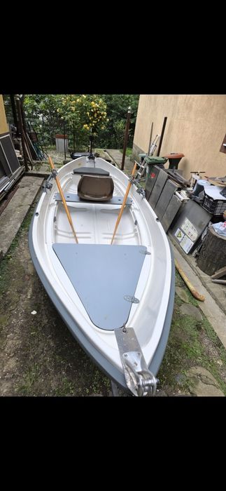 Vând barca fibra 4,8 x 1,5 m